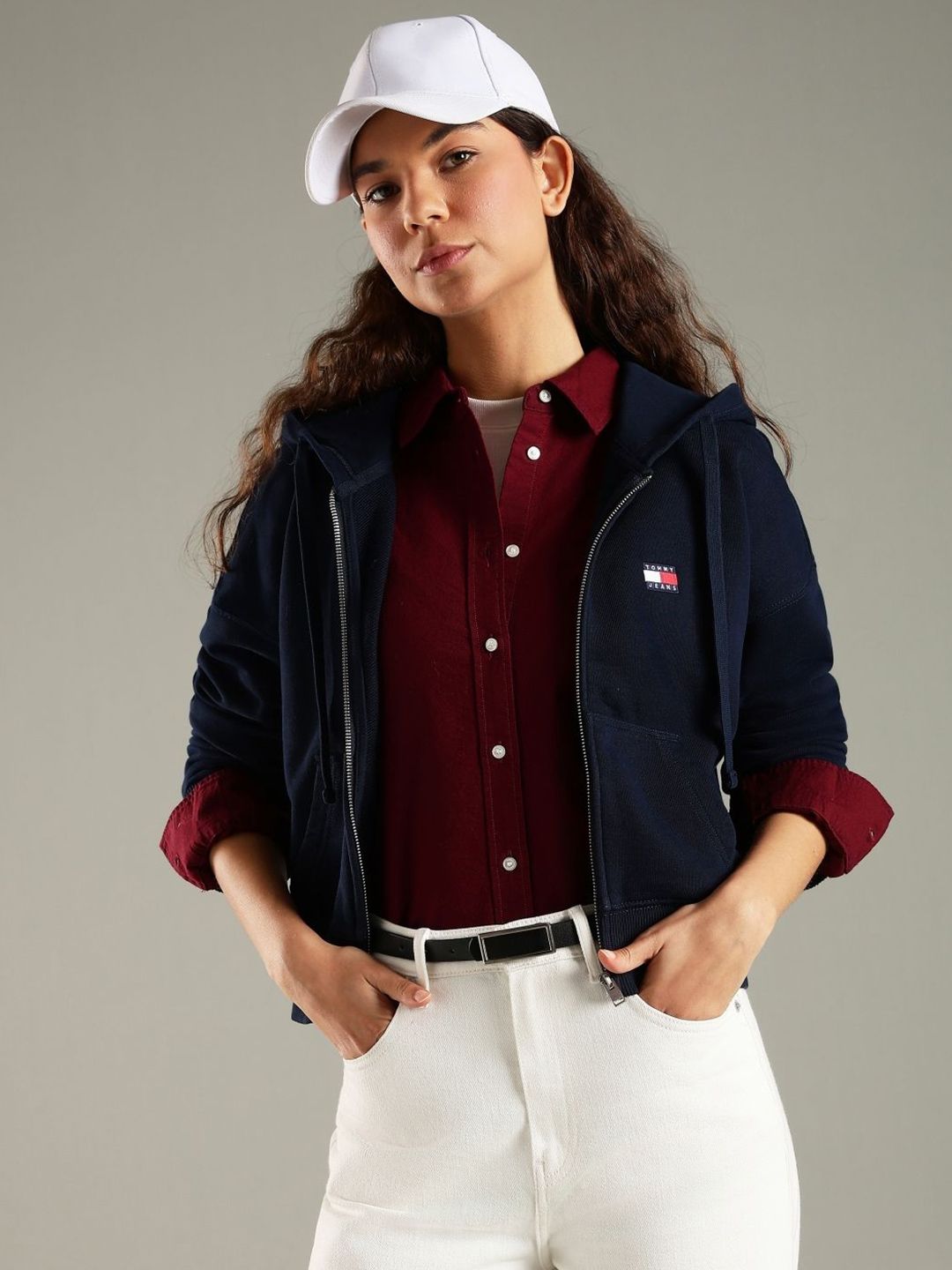 27YkZrC0_52fc54386c554cd9bce1fe309c210cad.jpg Tommy Hilfiger Women Hooded Neck Cotton Sweatshirt - Image 1