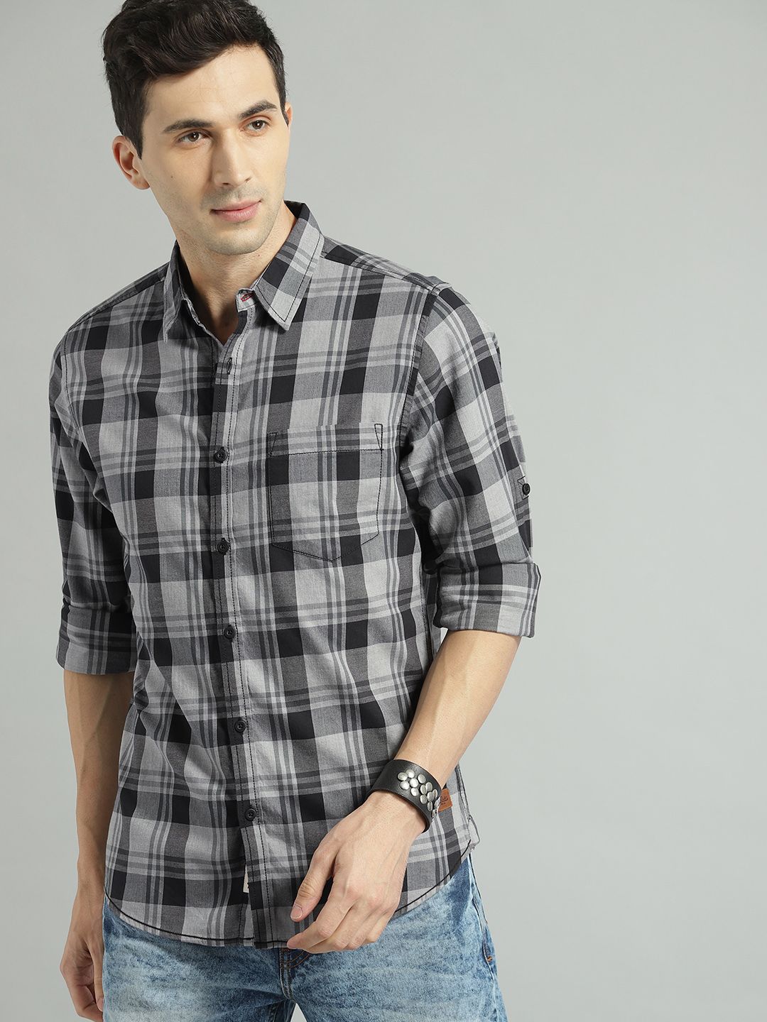 45d76ff1-cc8e-4d82-bf4a-83b2380203011560169828430-Roadster-Men-Black-Grey-Regular-Fit-Checked-Casual-Shirt-41-4.jpg Roadster The Lifestyle Co Men Black & Grey Regular Fit Checked Casual Shirt - Image 1