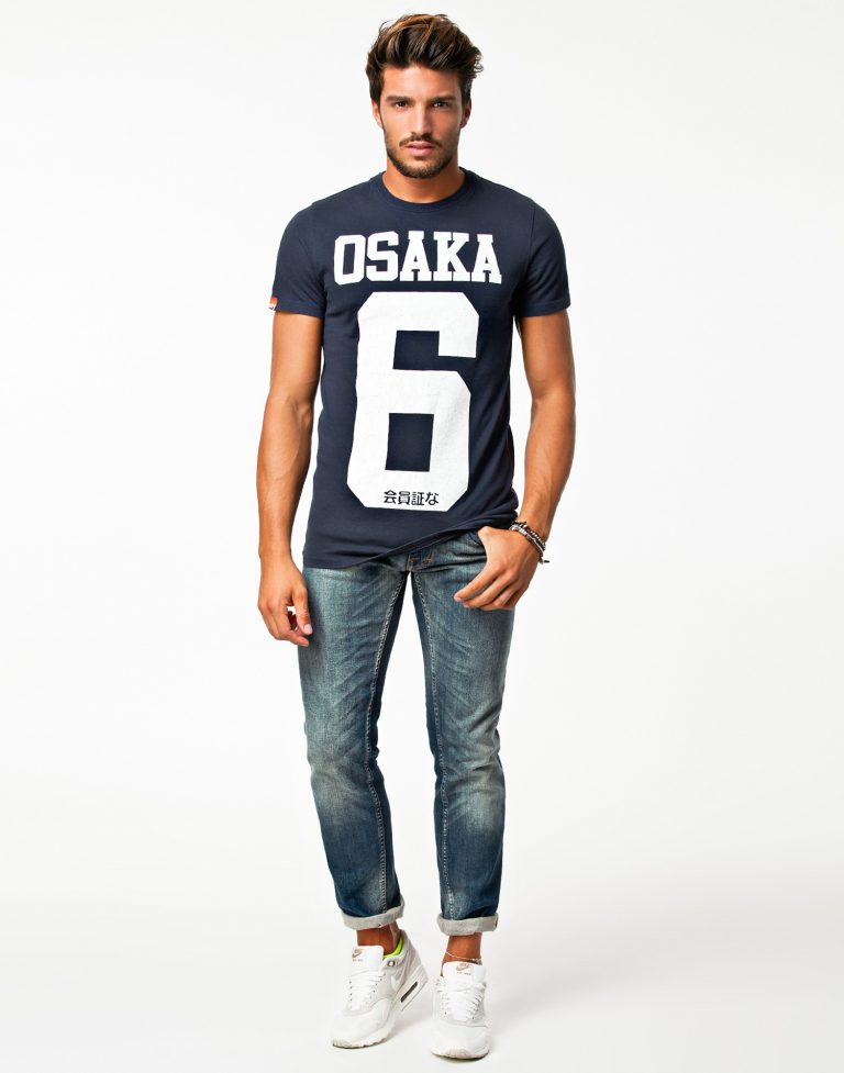 538228-0286_2-768x977-1.jpeg Osaka Entry Tee Superdry - Image 1