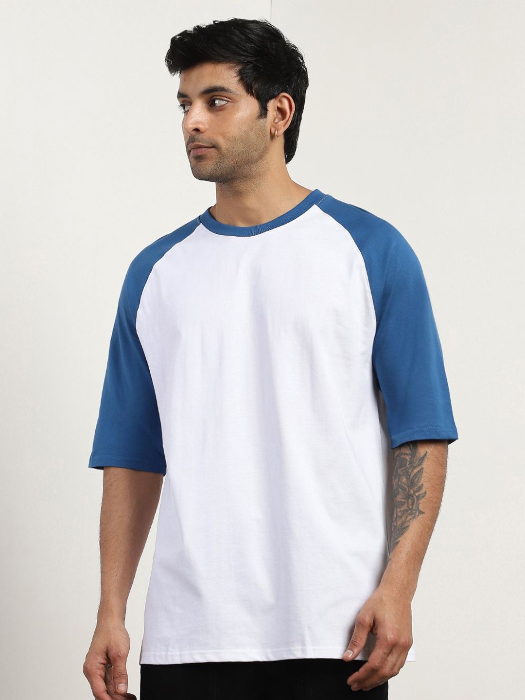607340f2-8388-4068-957e-f85952d96f4e1744909331854-NOBERO-Men-Colourblocked-Round-Neck-Cotton-Oversized-T-shirt-2.jpg Sleeves Cotton Oversized T-shirt - Image 1