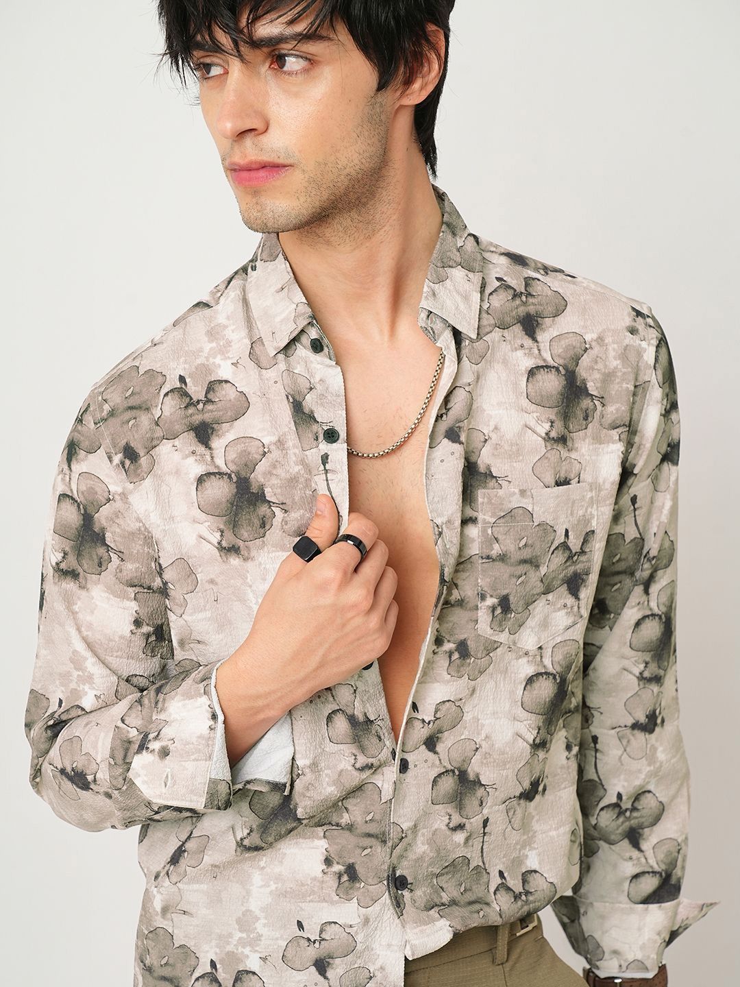 Ahi5AtLL_27cd1634b59e476f8b31c4d33a675dd0.jpg VASTRADO Men Classic Cutaway Collar Floral Printed Slim Fit Casual Shirt - Image 1