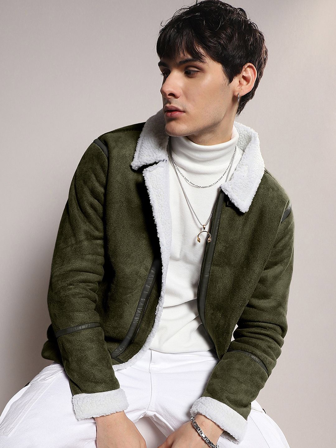 EvFbegDN_d80a3facfb0d4838a3ef06ef697918e1.jpg Men Colourblocked Lightweight Biker Jacket - Image 1