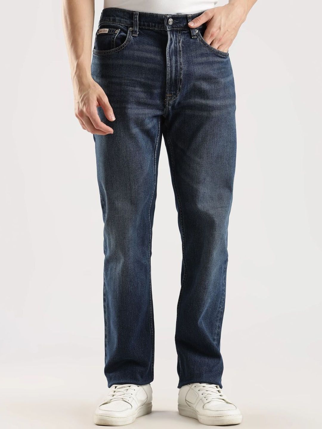 iUdLk8WL_7f92b817d8ef416cab23d240f603a6f2.jpg Men Regular Fit Mid-Rise Light Fade Jeans - Image 1